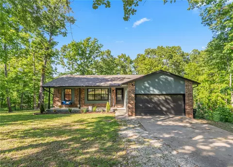104 NE Red Fox Rd, Gravette, AR 72736