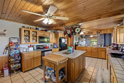 Kitchen - Undisclosed, Ozone, AR 72854 photo 4 of 4