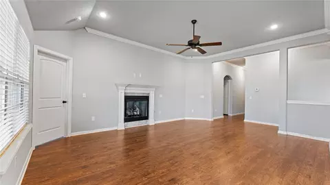 Living - 420 Timber Ridge St, Centerton, AR 72719 photo 3 of 5