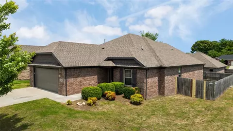 420 Timber Ridge St, Centerton, AR 72719