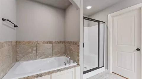 Bath - 420 Timber Ridge St, Centerton, AR 72719 photo 4 of 5