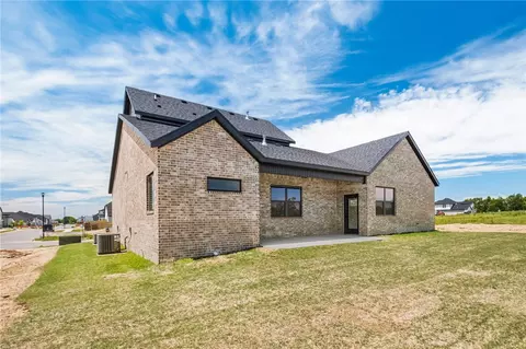 Exterior - 431 Silverview Ave, Centerton, AR 72719 photo 6 of 8
