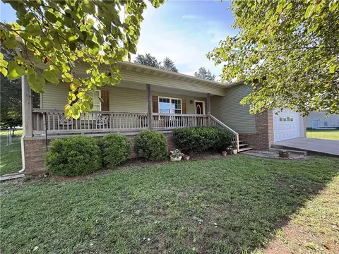 403 Lark Ln, Harrison, AR 72601