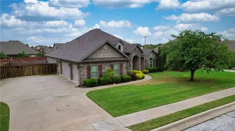 6105 Sage Dr, Rogers, AR 72758