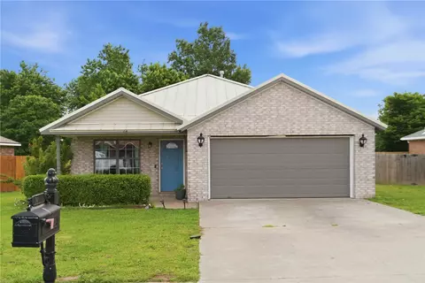 674 Olivia Ln, Centerton, AR 72719