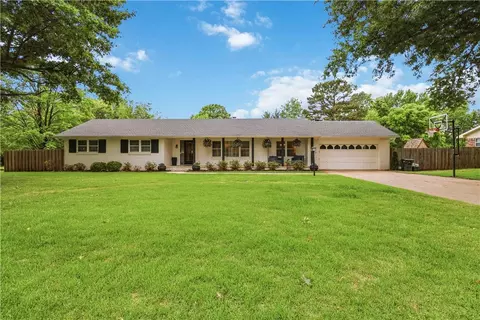 1535 Harold St, Fayetteville, AR 72703