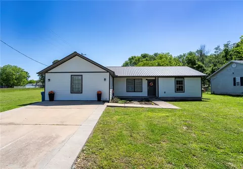 800 SW 3rd Ave, Gravette, AR 72736