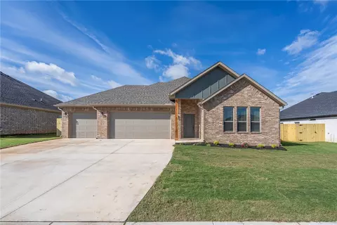 151 W Pitts St, Farmington, AR 72730