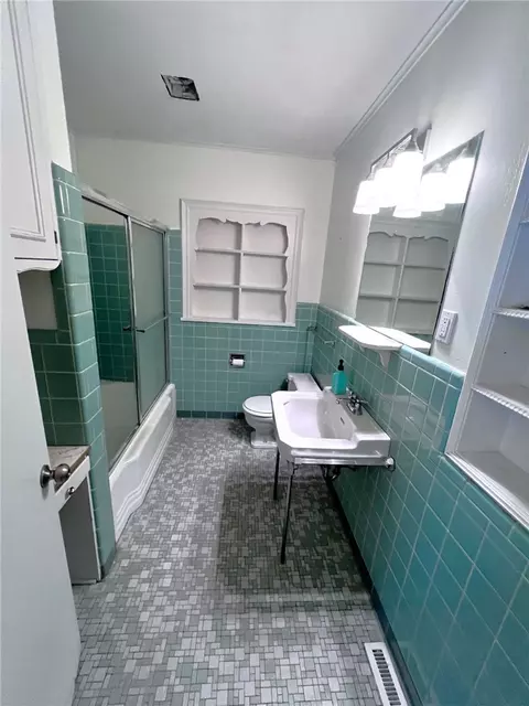 Bath - 540 Melrose Ave, Fort Smith, AR 72903 photo 4 of 4