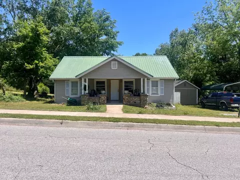 504 N College St, Huntsville, AR 72740