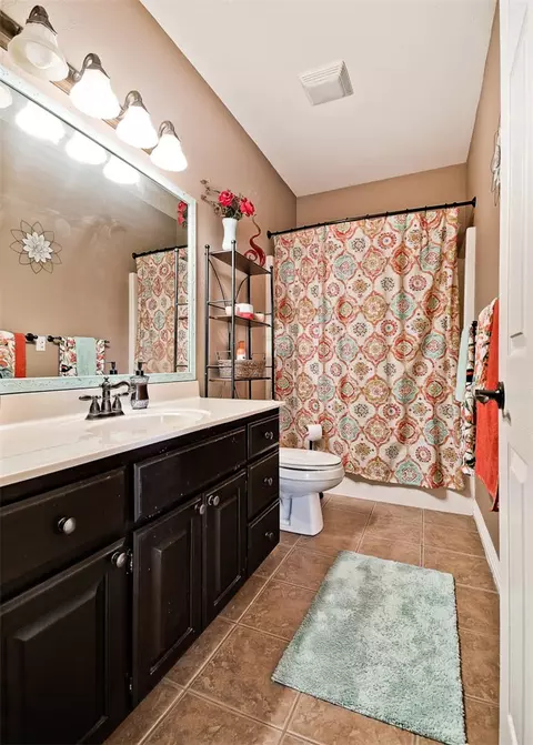 Bath - 113 Skinner St, Centerton, AR 72719 photo 2 of 2