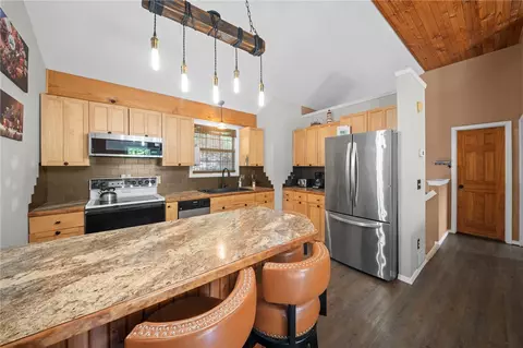 Kitchen - 21289 Maple Dr, Garfield, AR 72732 photo 2 of 3