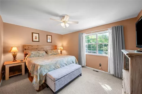 Bedroom - 21289 Maple Dr, Garfield, AR 72732 photo 1 of 7