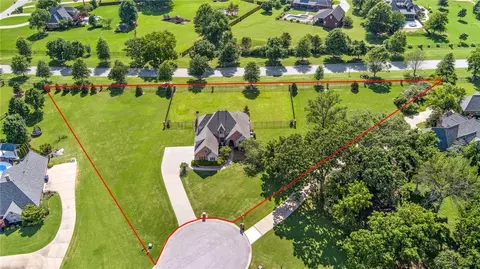 10849 Rosehaven Ln, Bentonville, AR 72712