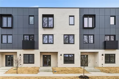 821 SE H St, Bentonville, AR 72712