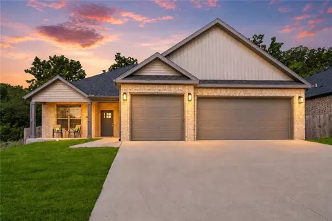 1431 Leslie St, Bentonville, AR 72713