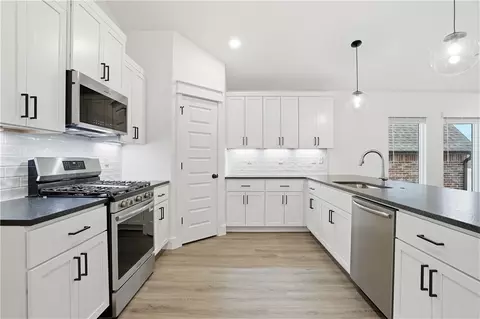 Kitchen - 2732 Buckside St, Springdale, AR 72762 photo 4 of 6