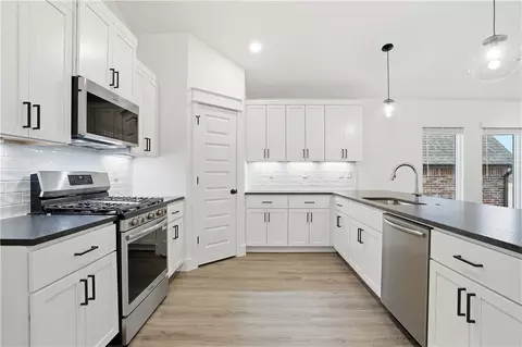 Kitchen - 2732 Buckside St, Springdale, AR 72762 photo 4 of 6