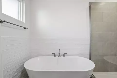 Bath - 2732 Buckside St, Springdale, AR 72762 photo 10 of 10