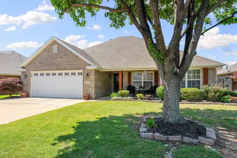 6008 S 39th St, Rogers, AR 72758