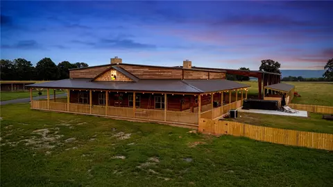 1050 SE 8th St, Atkins, AR 72823