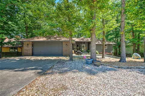 47 London Dr, Bella Vista, AR 72715