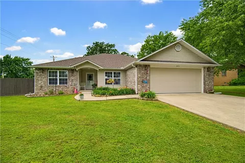 371 S Virginia Ave, Gentry, AR 72734