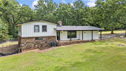 1878 Paradise Acres Rd, Russellville, AR 72802