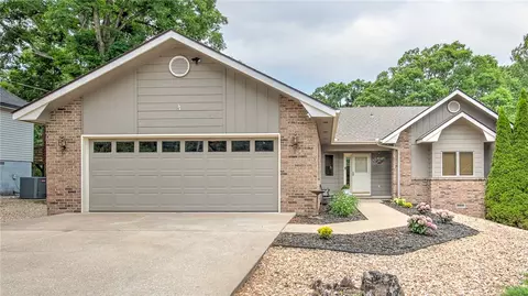 15 Timbercrest Ln, Bella Vista, AR 72715