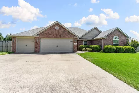 3700 NE Oaktrace Ave, Bentonville, AR 72712