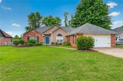 1004 Deerfield Mdw, Siloam Springs, AR 72761