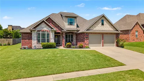 4715 N Rockledge Dr, Springdale, AR 72764