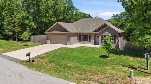 17 Holcombe Ln, Bella Vista, AR 72714