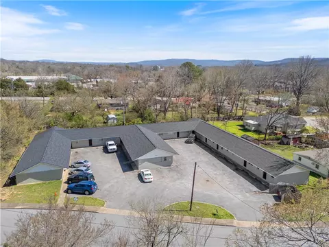 1212 S Dunn Ave, Fayetteville, AR 72701