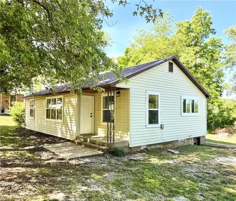 306 S Parrott Dr, Huntsville, AR 72740