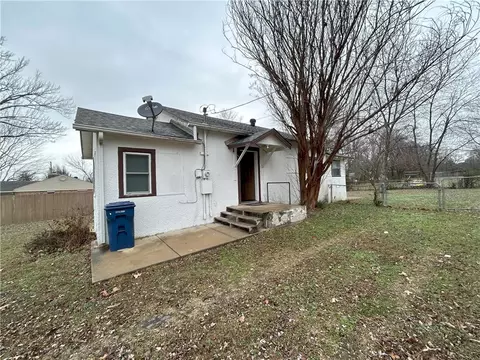 2003 S Carl St, Siloam Springs, AR 72761