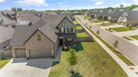 5900 SW Dryden Rd, Bentonville, AR 72713