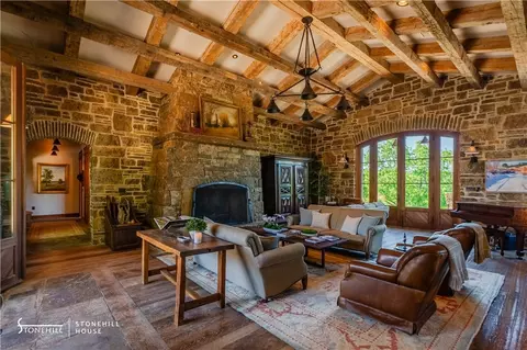 Living - 976 Nc 3010, Jasper, AR 72641 photo 3 of 4