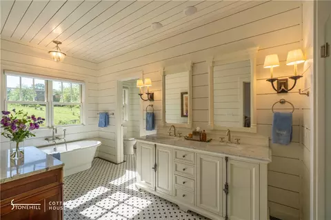 Bath - 976 Nc 3010, Jasper, AR 72641 photo 3 of 8