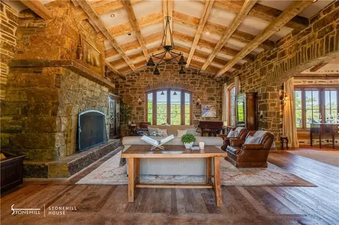 Living - 976 Nc 3010, Jasper, AR 72641 photo 4 of 4