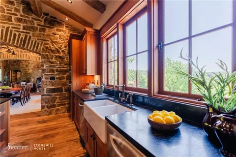 Kitchen - 976 Nc 3010, Jasper, AR 72641 photo 4 of 5