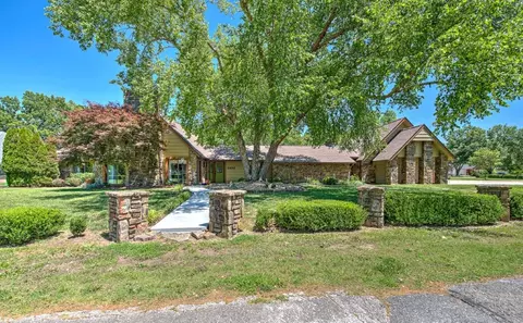 2402 NW Linebarger Ln, Bentonville, AR 72712