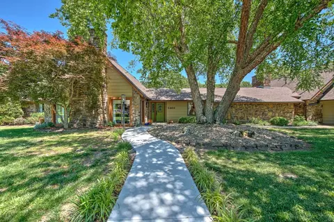2402 NW Linebarger Ln, Bentonville, AR 72712