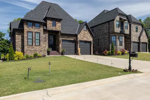 2504 N Crossover Rd, Fayetteville, AR 72703