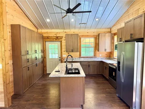 Kitchen - 8030 Norvel Dr, Harrison, AR 72601 photo 1 of 6