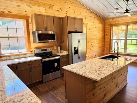 Kitchen - 8030 Norvel Dr, Harrison, AR 72601 photo 4 of 6