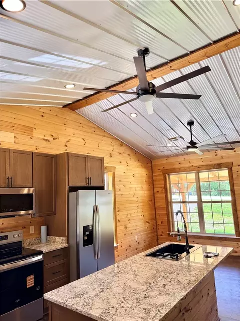 Kitchen - 8030 Norvel Dr, Harrison, AR 72601 photo 5 of 6