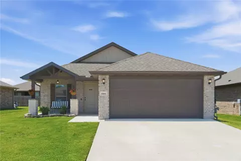 5905 NW Grant St, Bentonville, AR 72713