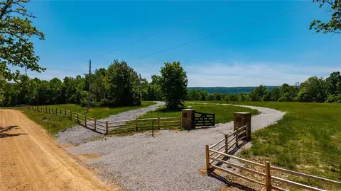 Exterior - 425 Barnhardt Rd, Timbo, AR 72680 photo 2 of 23