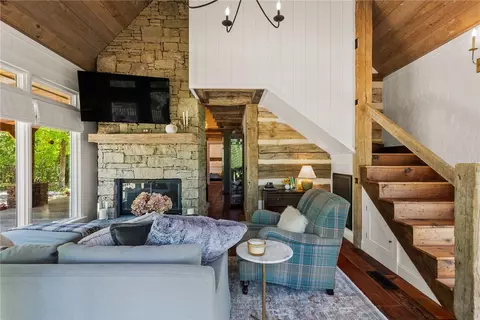 Living - 425 Barnhardt Rd, Timbo, AR 72680 photo 3 of 3